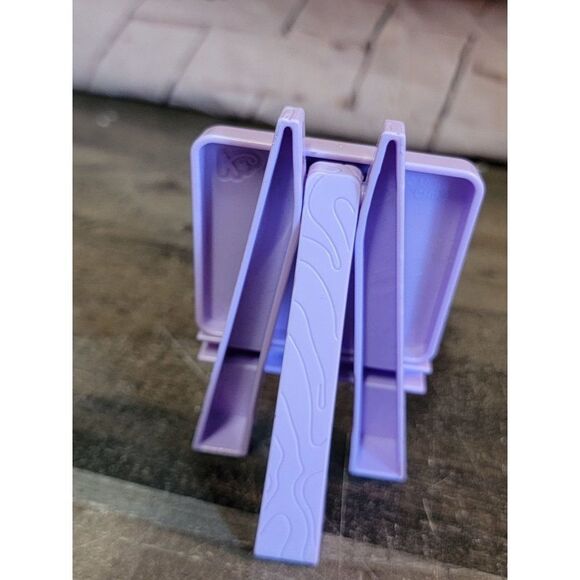 Moose purple art easel doll accessory toy figure - Picture 4 of 4